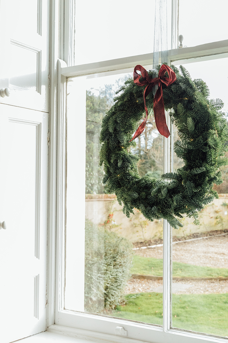 Christmas Window Wreath | The Elgin Avenue Blog Christmas Home Tour 2018