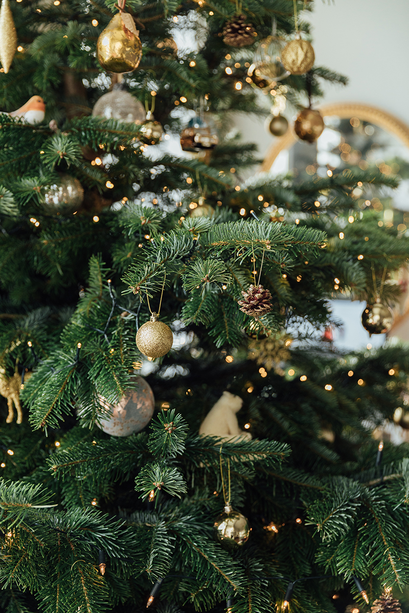 Traditional Christmas Decorations Home Tour | The Elgin Avenue Blog 2018