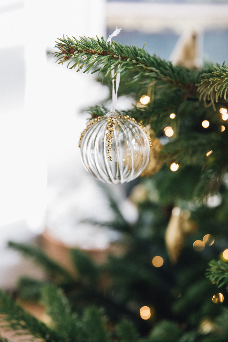 Gold Christmas Tree Decorations | Large Traditional Real Christmas Tree | Christmas Decorations Home Tour | The Elgin Avenue Blog