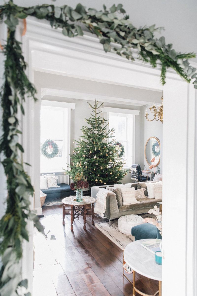 Christmas Garland with Eucalyptus | The Elgin Avenue Blog